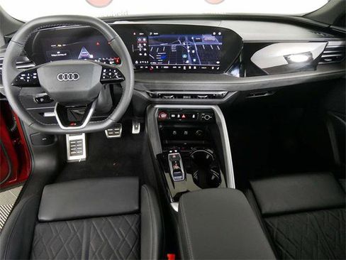 Used 2025 Audi SQ5 Premium Plus image 15