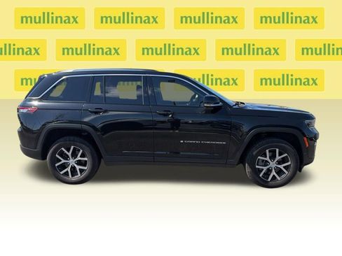 Used 2023 Jeep Grand Cherokee Limited w/ Trailer Tow Prep Group (B) RWD image 12