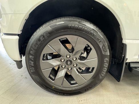 Used 2024 Ford F150 Lightning Lariat image 32