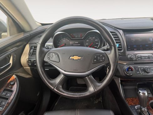 Used 2014 Chevrolet Impala LT FWD image 12