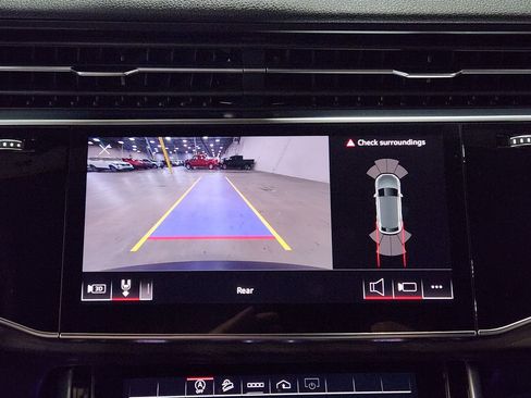 Used 2021 Audi Q8 Premium Plus image 38