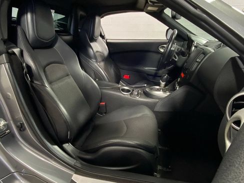 Used 2014 Nissan 370Z Touring RWD image 27
