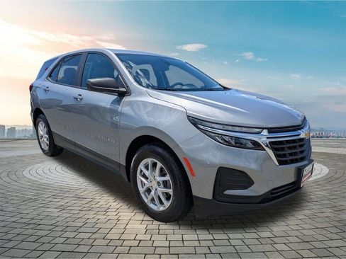 Used 2024 Chevrolet Equinox LS w/ LS Convenience Package FWD image 2