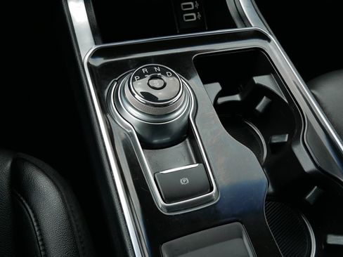 Used 2019 Ford Edge Titanium FWD image 24