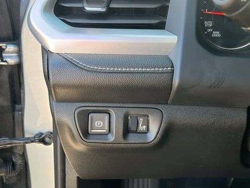 Used 2023 GMC Acadia SLE FWD image 8