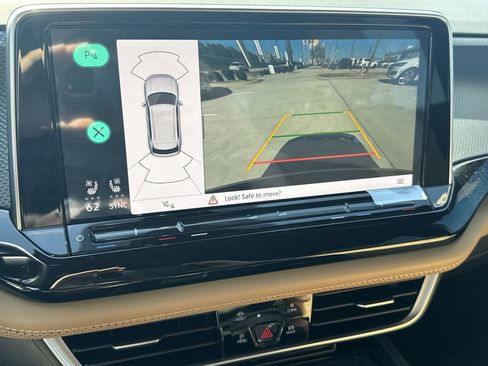 Used 2025 Volkswagen Atlas Cross Sport SEL R-Line image 21