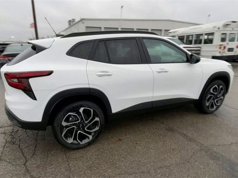 New 2026 Chevrolet Trax RS w/ Sunroof Package image 2