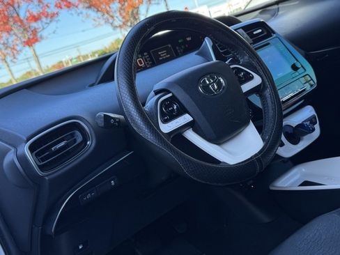 Used 2016 Toyota Prius Four image 4