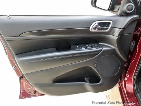 Used 2017 Jeep Grand Cherokee Altitude image 26