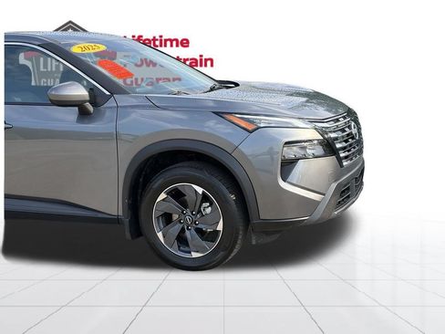 Used 2025 Nissan Rogue SV FWD image 8