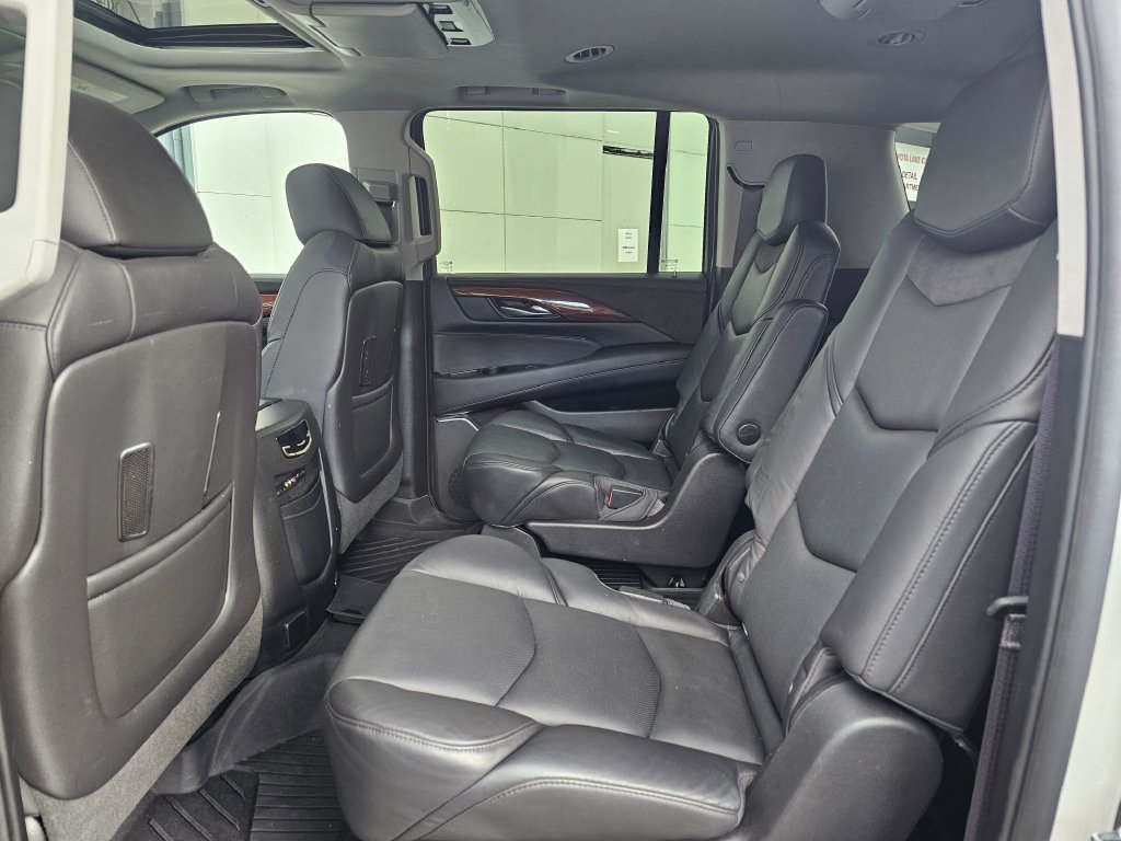 Used 2016 Cadillac Escalade ESV Luxury AWD/4WD image 16