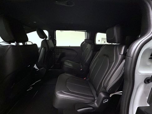 New 2026 Chrysler Pacifica Select AWD/4WD image 11
