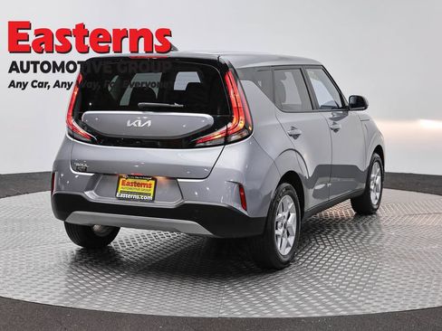 Used 2025 Kia Soul LX w/ LX Technology Package FWD image 5