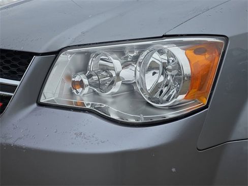 Used 2019 Dodge Grand Caravan SXT image 33