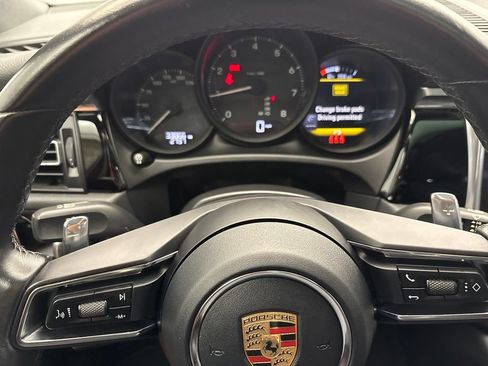 Certified 2023 Porsche Macan AWD/4WD image 31