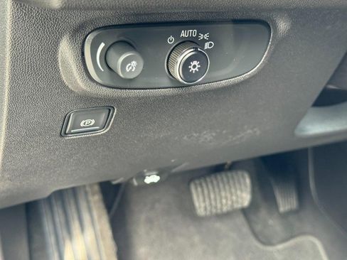 Used 2024 GMC Terrain SLE w/ Driver Convenience Package image 20