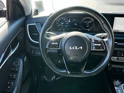 Certified 2025 Kia Seltos SX w/ SX Sunroof Package image 24