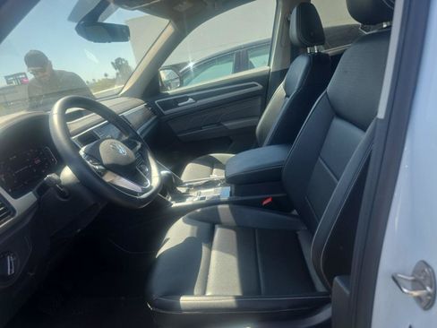 Certified 2023 Volkswagen Atlas SE w/ Black Wheel Package FWD image 6