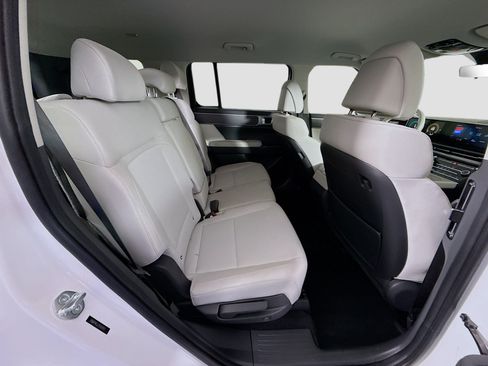 Used 2025 Hyundai Santa Fe SE FWD image 27