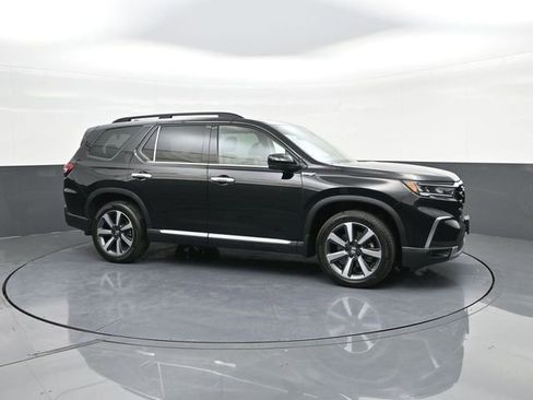 Used 2024 Honda Pilot Touring image 17