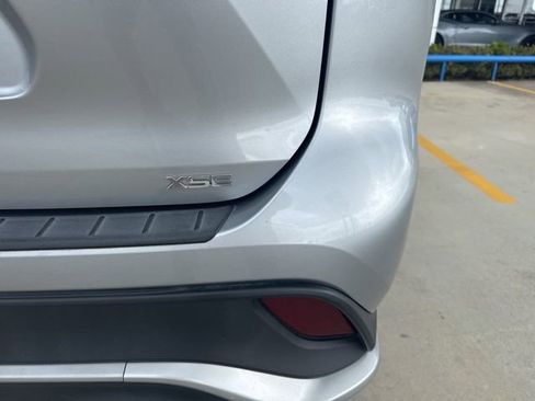 Used 2023 Toyota Highlander XSE image 2