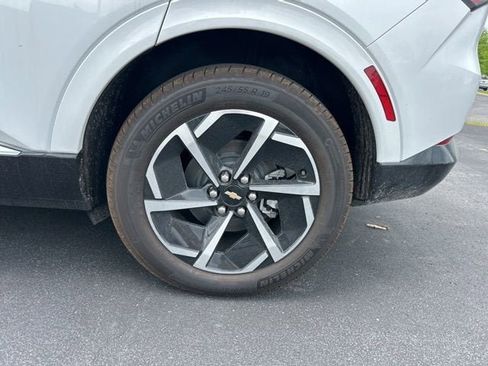 New 2025 Chevrolet Equinox EV LT image 38