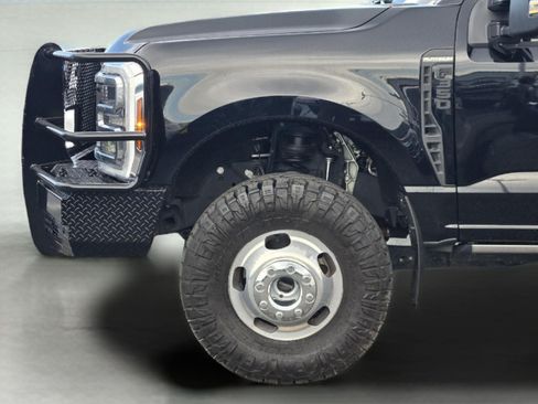 Used 2025 Ford F350 Platinum AWD/4WD image 9