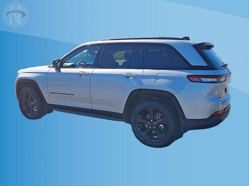 Used 2024 Jeep Grand Cherokee Limited w/ Luxury Tech Group II AWD/4WD image 6