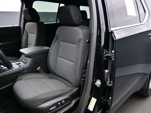 Used 2022 Chevrolet Traverse LT image 13