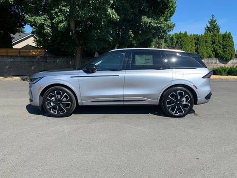 New 2026 Lincoln Nautilus Reserve AWD/4WD image 2