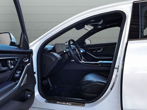 Used 2022 Mercedes-Benz S 500 4MATIC w/ AMG Line Package image 24