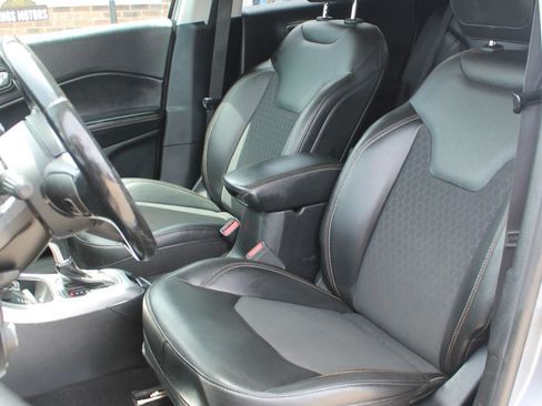 Used 2018 Jeep Compass Latitude w/ Popular Equipment Group AWD/4WD image 14