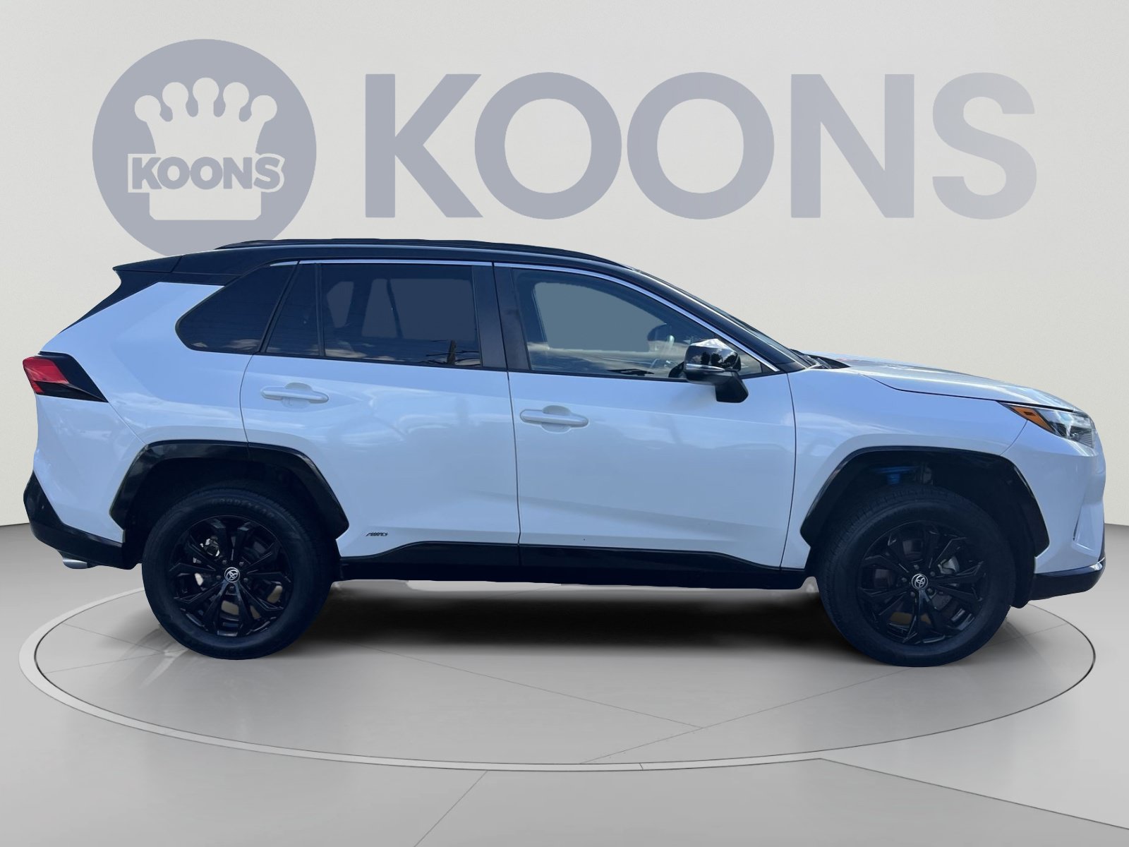 Used 2023 Toyota RAV4 XSE AWD/4WD image 8