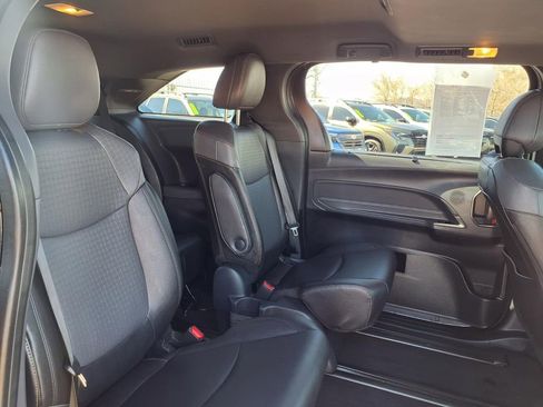 Used 2024 Toyota Sienna XLE Woodland Edition image 25