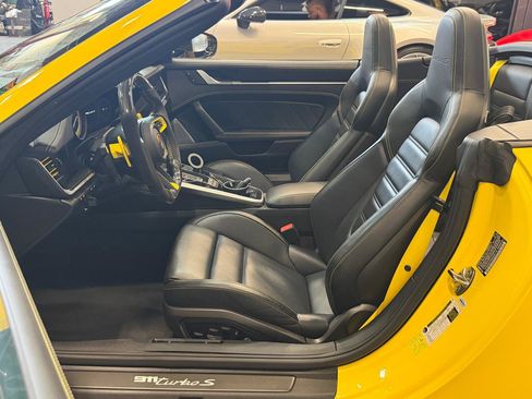 Used 2022 Porsche 911 Cabriolet AWD/4WD image 19