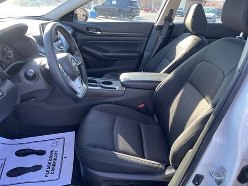 Used 2025 Nissan Altima 2.5 SV FWD image 15