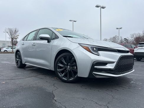 Used 2024 Toyota Corolla SE image 3