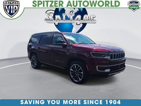Used 2024 Jeep Wagoneer Series III w/ Premium Group I AWD/4WD image 2