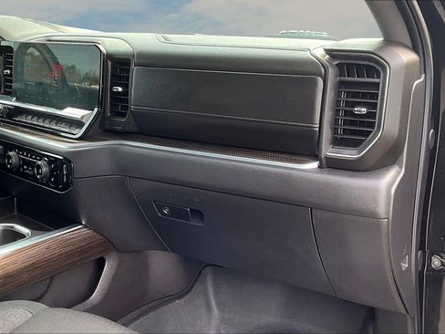 Used 2025 Chevrolet Silverado 1500 LT Trail Boss w/ Convenience Package II image 18