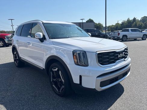 Used 2025 Kia Telluride S FWD image 11