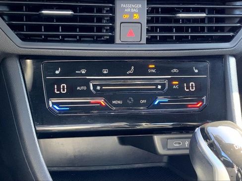 Certified 2025 Volkswagen Jetta Sport FWD image 29