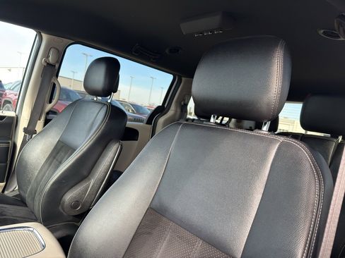 Used 2017 Dodge Grand Caravan SXT image 26