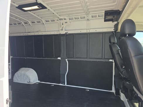 Used 2025 RAM ProMaster 2500 w/ Convenience Group FWD image 17