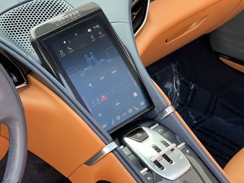 Used 2024 Ferrari Roma Spider image 30