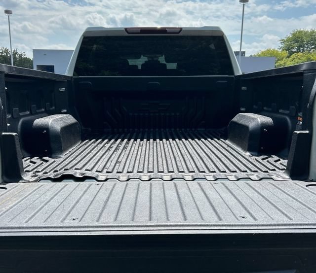 Used 2024 Chevrolet Silverado 1500 LT AWD/4WD image 9