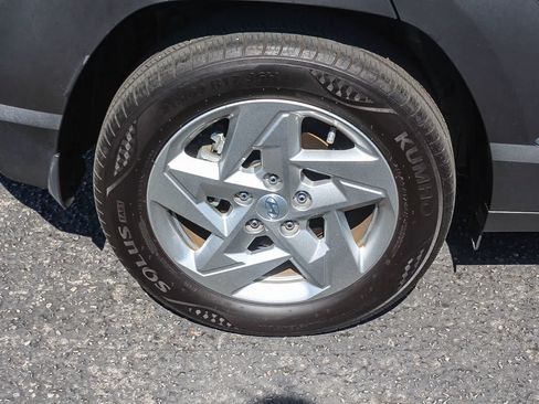 Used 2024 Hyundai Kona SE FWD image 11