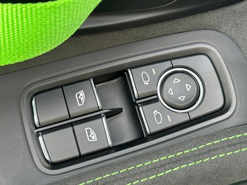 Used 2025 Porsche 718 Cayman GT4 RS image 28