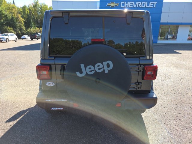 Used 2022 Jeep Wrangler Unlimited Sahara AWD/4WD image 23
