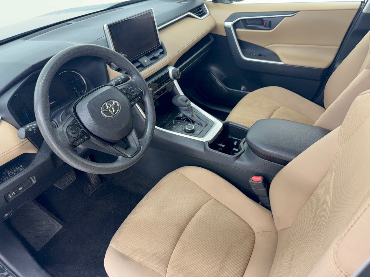 Certified 2025 Toyota RAV4 LE AWD/4WD image 4
