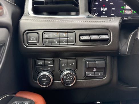 Used 2023 GMC Yukon XL Denali Ultimate image 28